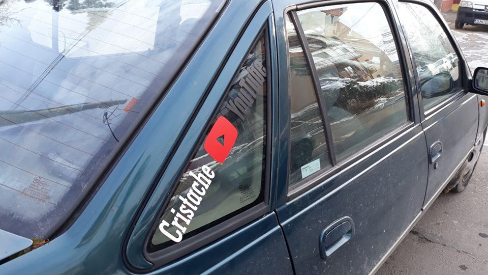 Inscriptionari auto, reclama firme, stickere utilaje industriale, stickere auto, stickere decorative perete
