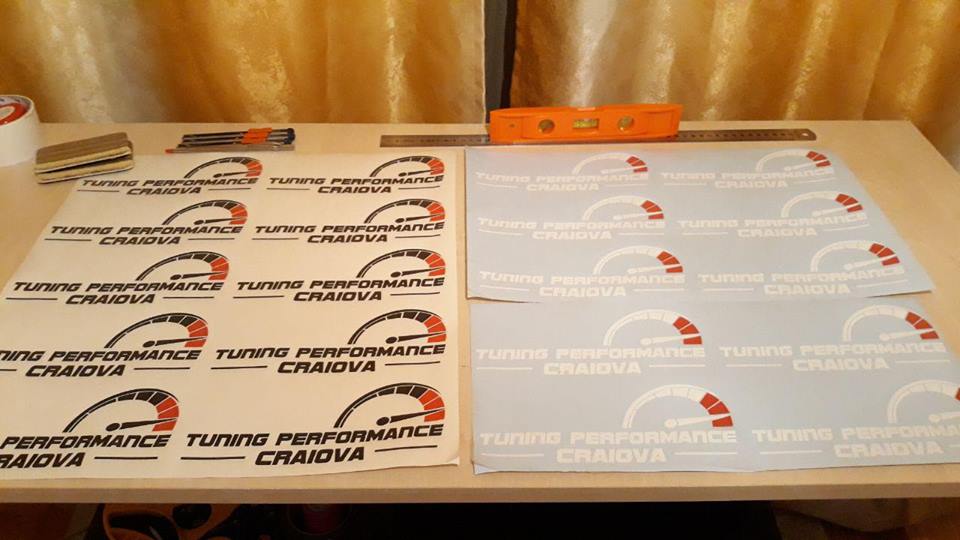 Inscriptionari auto, reclama firme, stickere utilaje industriale, stickere auto, stickere decorative perete